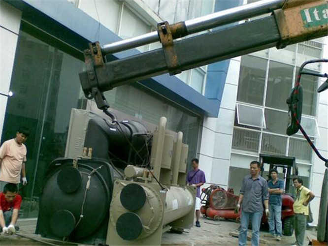 石门县随车吊和汽车吊的核心区别是什么？哪种更省钱？