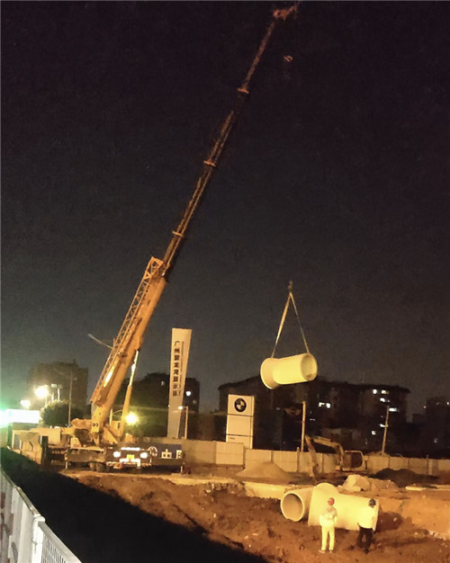 石门县“弯臂矫正”—— 吊车的 “形变补偿” 技术