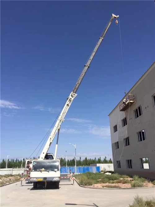 石门县“轻装强干”—— 吊车的 “轻量化臂架” 技术